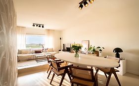 Maas Suites - The River House With Private Sauna